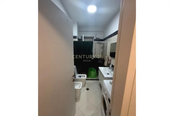 Shtepi ne shitje Apartament ne Tirane, 2+1, Mobilimi E mobiluar, Pagesa 215,000  Euro.