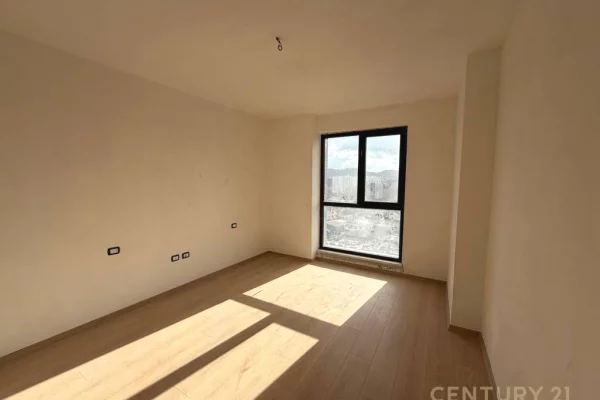 Shtepi ne shitje Apartament ne Tirane, 2+1, Mobilimi Bosh, pa mobiluar, Pagesa 210,000  Euro.