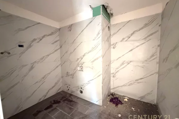 Shtepi ne shitje Apartament ne Tirane, 2+1, Mobilimi Bosh, pa mobiluar, Pagesa 210,000  Euro.