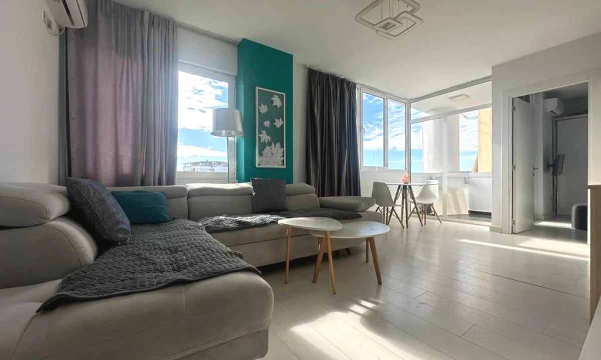 Shtepi ne shitje Apartament ne Tirane, 1+1, Mobilimi Pjeserisht e mobiluar, Pagesa 140,000  Euro.