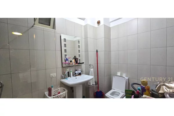 Shtepi ne shitje Apartament ne Tirane, 1+1, Mobilimi E mobiluar, Pagesa 120,000  Euro.