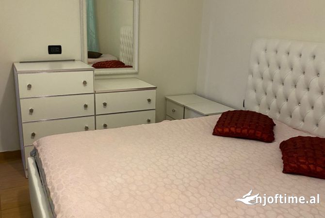 Shtepi me qera 1+1 ne Tirane - 40,000 Leke