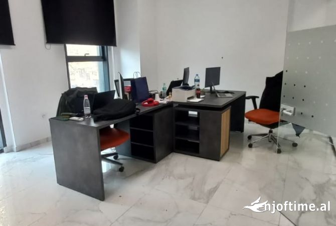Ambient biznesi me qera 3+1 ne Tirane - 1,000 Euro