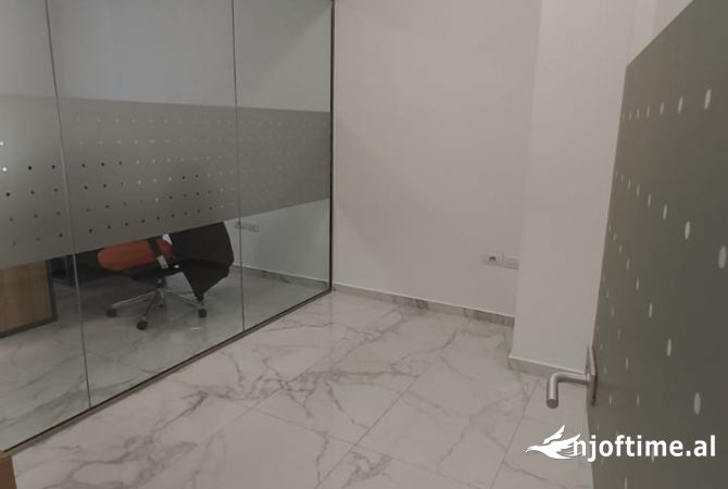Ambient biznesi me qera 3+1 ne Tirane - 1,000 Euro