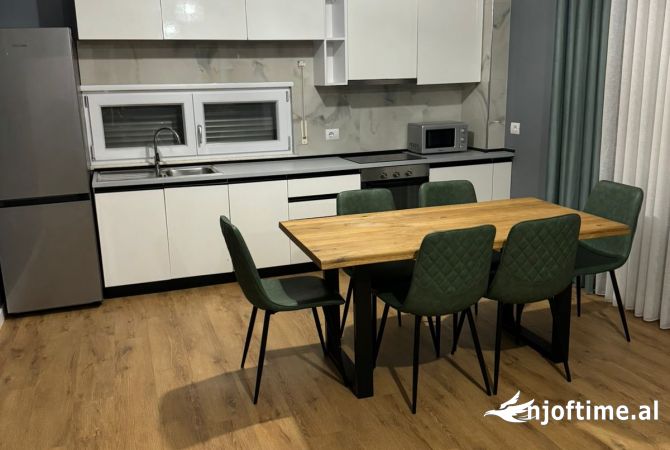 Shtepi me qera 2+1 ne Tirane - 1,000 Euro