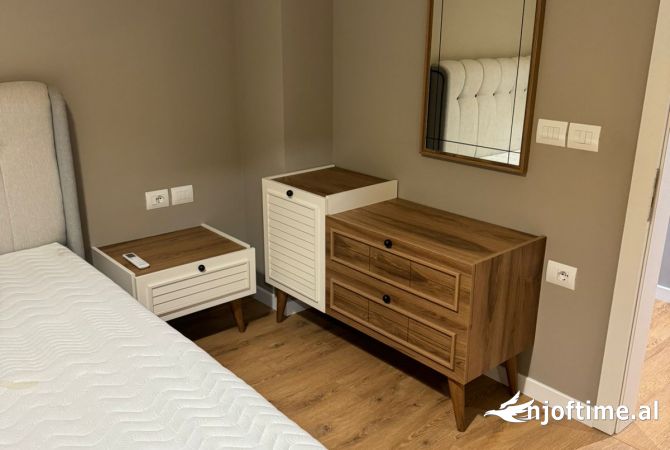 Shtepi me qera Apartament ne Tirane, 2+1, Mobilimi E mobiluar, Pagesa 1,000  Euro.