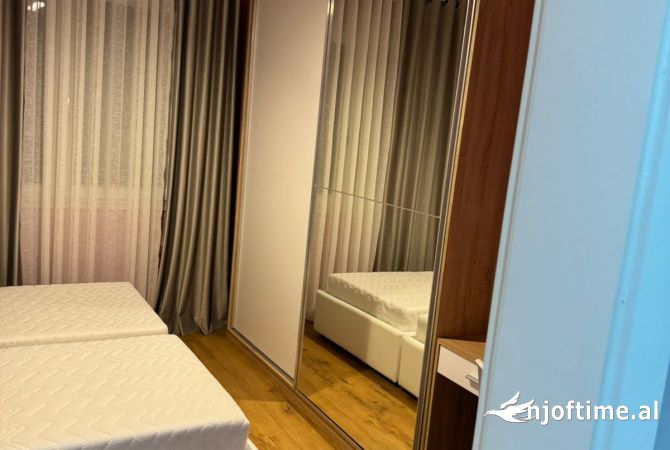 Shtepi me qera Apartament ne Tirane, 2+1, Mobilimi E mobiluar, Pagesa 1,000  Euro.