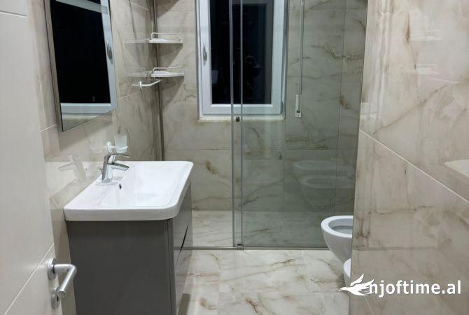 Shtepi me qera Apartament ne Tirane, 2+1, Mobilimi E mobiluar, Pagesa 1,000  Euro.
