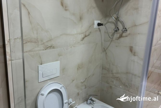 Shtepi me qera Apartament ne Tirane, 2+1, Mobilimi E mobiluar, Pagesa 1,000  Euro.