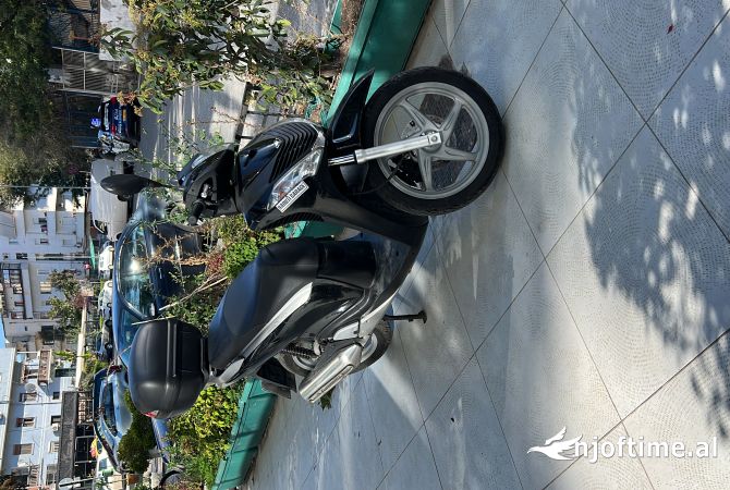 Motorra ne shitje  ne Tirane - 1,800 Euro