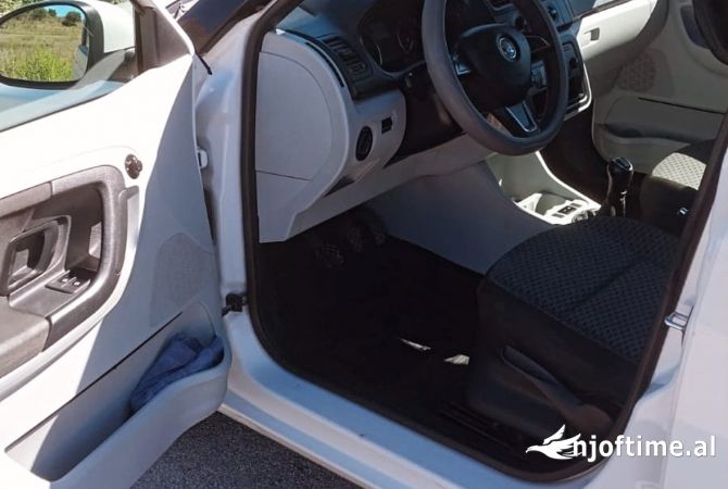 Auto in Vendita  a Valona - 4,000 Euro