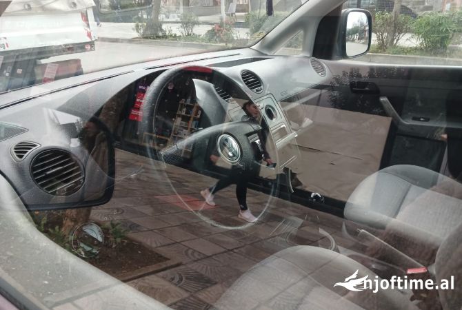 Makina ne shitje  ne Elbasan - 420,000 Leke