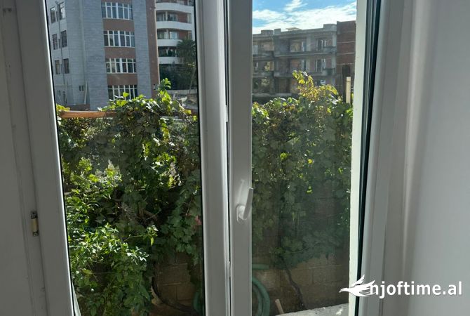 Shtepi me qera Shtepi Private ne Tirane, 1+1, Mobilimi E mobiluar, Pagesa 40,000  Leke.