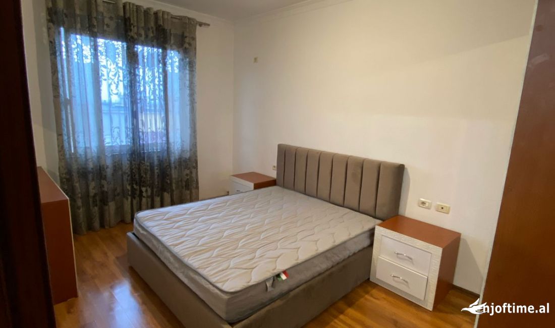 Shtepi me qera Apartament ne Tirane, 1+1, Mobilimi E mobiluar, Pagesa 420  Euro.