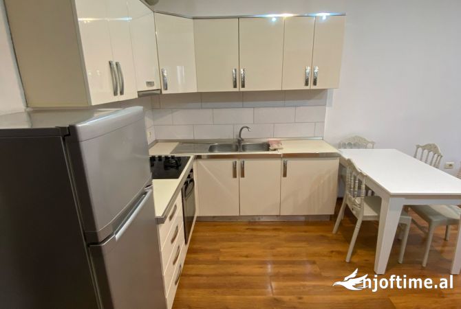 Shtepi me qera Apartament ne Tirane, 1+1, Mobilimi E mobiluar, Pagesa 420  Euro.