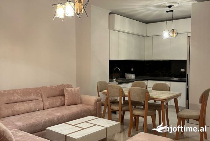 Shtepi me qera 2+1 ne Tirane - 400 Euro