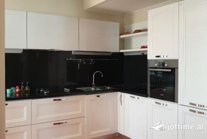 Shtepi me qera Apartament ne Tirane, 2+1, Mobilimi E mobiluar, Pagesa 1,500  Euro.