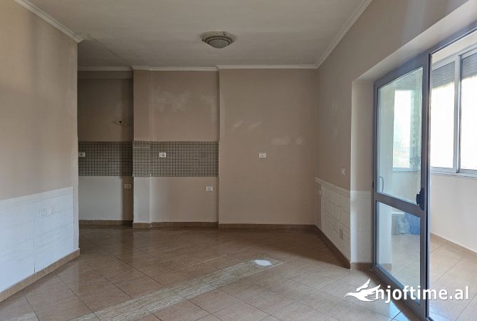 Ambient biznesi me qera 3+1 ne Tirane - 600 Euro