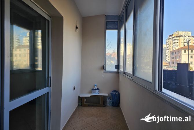 Zyre me qira tek Pazari i Ri !