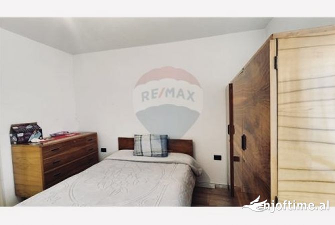 Shtepi me qera 2+1 ne Tirane - 40,000 Leke