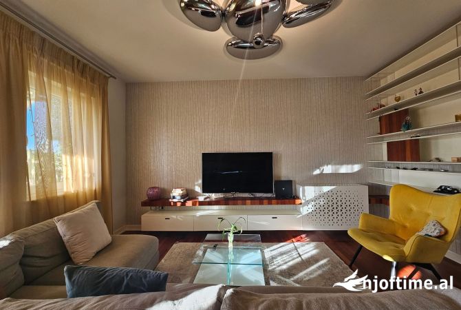 Shtepi me qera 2+1 ne Tirane - 1,200 Euro