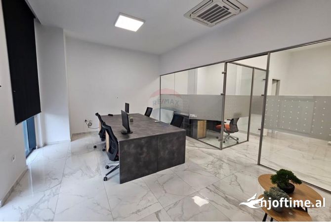 Ambient biznesi me qera 3+1 ne Tirane - 1,000 Euro