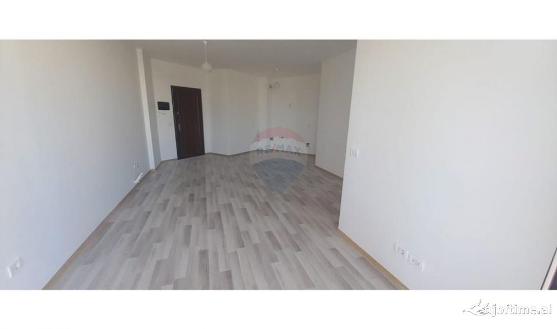 Shtepi ne shitje Apartament ne Tirane, 2+1, Mobilimi Bosh, pa mobiluar, Pagesa 130,000  Euro.