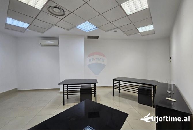 Ambient biznesi me qera 3+1 ne Tirane - 600 Euro