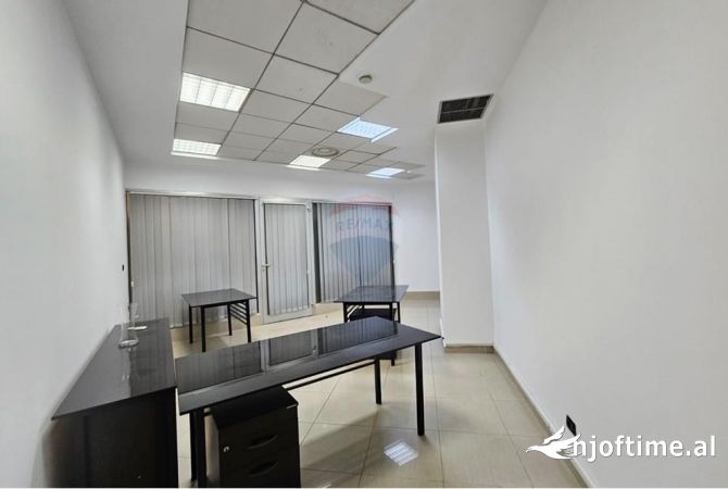 Ambient biznesi me qera 3+1 ne Tirane - 600 Euro