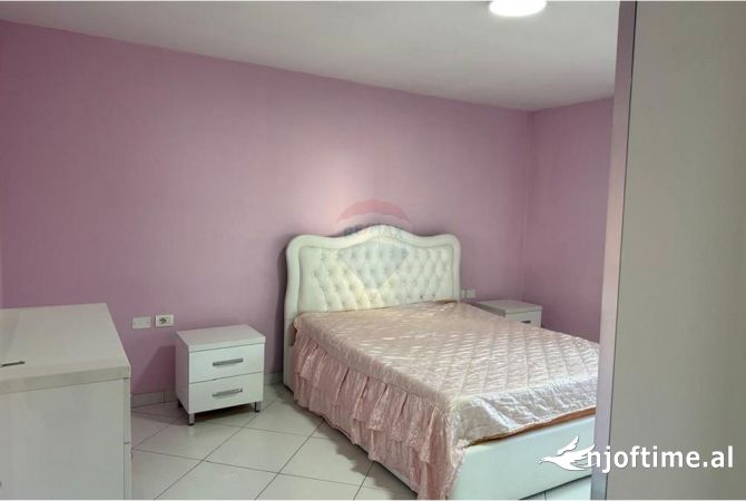 Shtepi me qera Apartament ne Tirane, 3+1, Mobilimi E mobiluar, Pagesa 550  Euro.