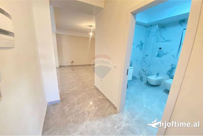 Ambient biznesi me qera 3+1 ne Tirane - 700 Euro