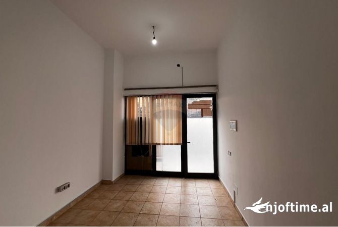 Ambient biznesi me qera 3+1 ne Tirane - 300 Euro
