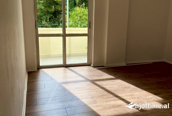 Ambient biznesi me qera 3+1 ne Tirane - 700 Euro