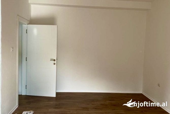 Ambient biznesi me qera 3+1 ne Tirane - 700 Euro