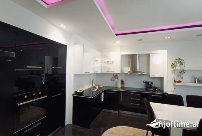 Shtepi me qera Apartament ne Tirane, 2+1, Mobilimi E mobiluar, Pagesa 550  Euro.