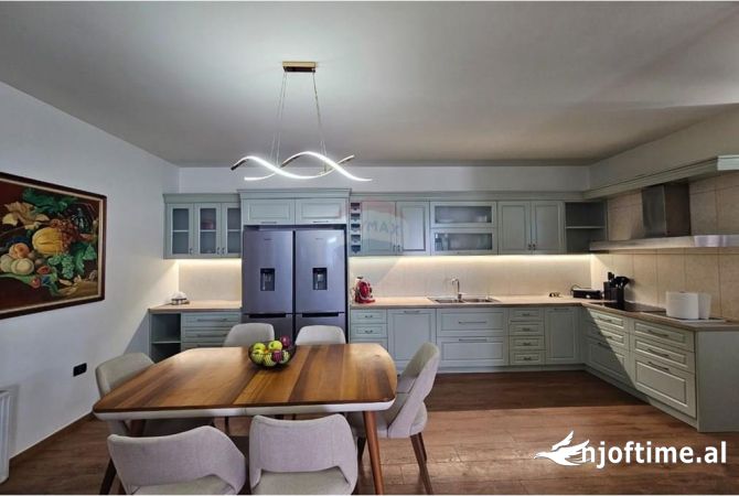Shtepi me qera 3+1 ne Tirane - 1,600 Euro