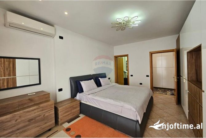 Shtepi me qera Apartament ne Tirane, 3+1, Mobilimi E mobiluar, Pagesa 1,600  Euro.