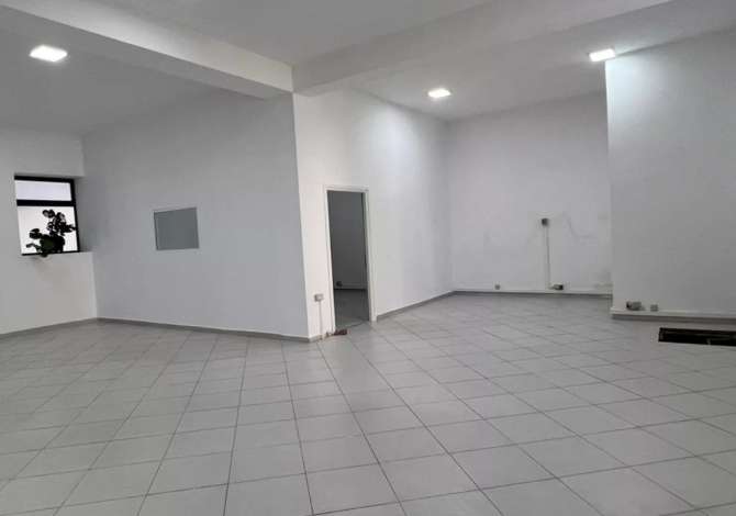 Ambient biznesi me qera 3+1 ne Tirane - 1,300 Euro