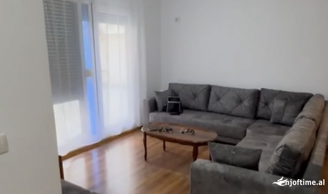 Shtepi me qera Apartament ne Tirane, 2+1, Mobilimi E mobiluar, Pagesa 400  Euro.
