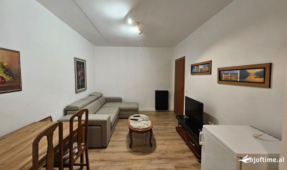 Shtepi me qera Apartament ne Tirane, 1+1, Mobilimi E mobiluar, Pagesa 450  Euro.