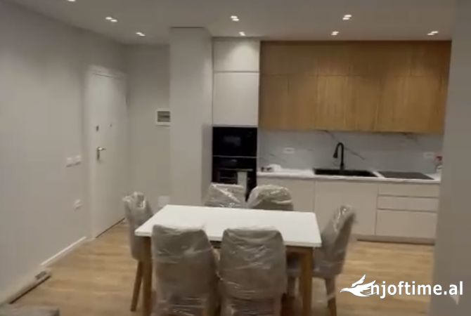 Shtepi me qera 2+1 ne Tirane - 1,000 Euro