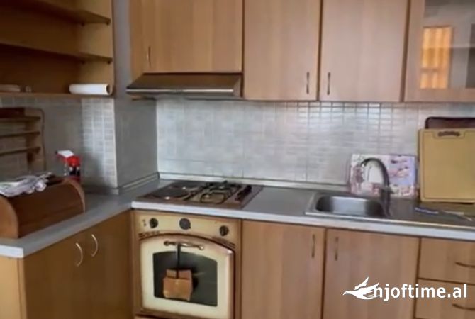 Shtepi me qera 2+1 ne Tirane - 400 Euro