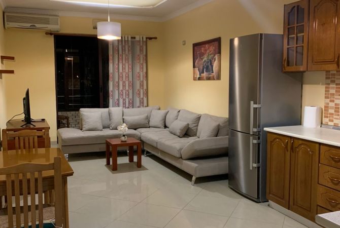 Shtepi me qera 1+1 ne Tirane - 40,000 Leke