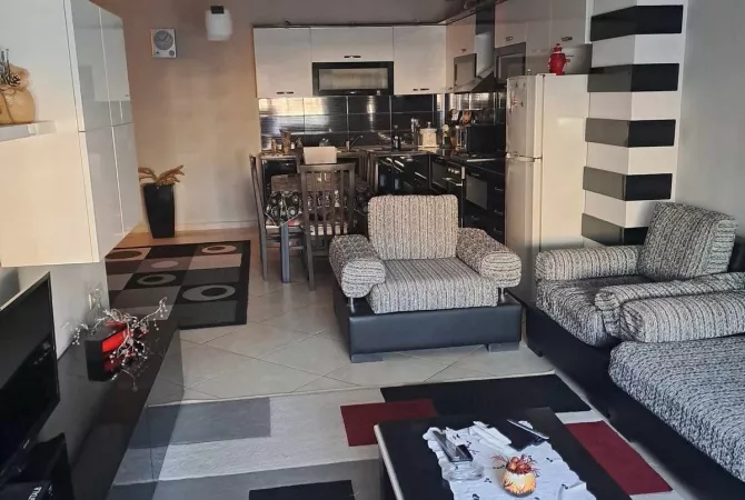 Shtepi me qera 2+1 ne Tirane - 40,000 Leke