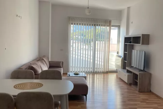 Shtepi me qera 2+1 ne Tirane - 40,000 Leke