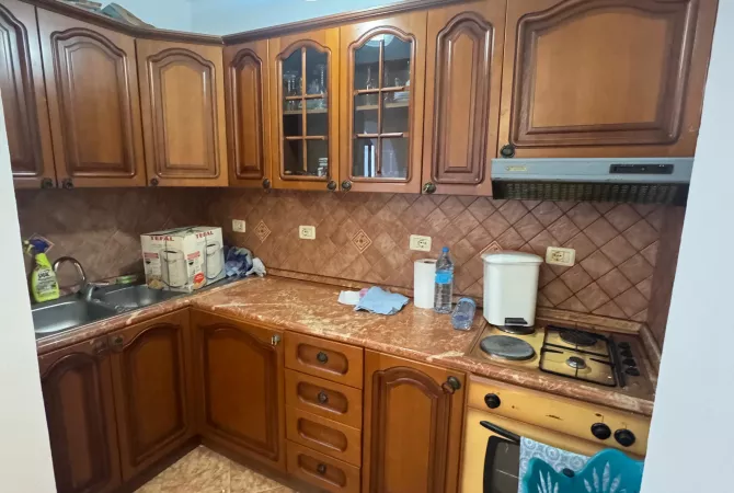 Shtepi me qera 1+1 ne Tirane - 35,000 Leke