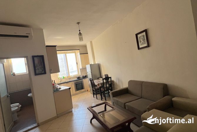 Shtepi me qera 2+1 ne Tirane - 8,300 Leke