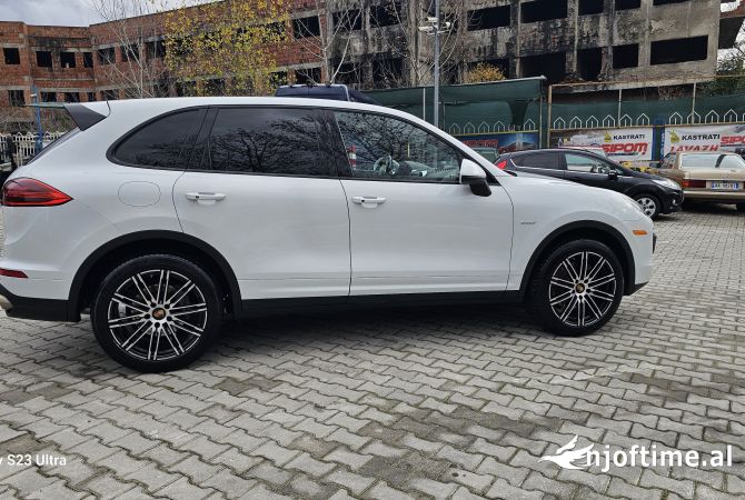 Makina ne shitje ne Tirane - 27,300 Euro