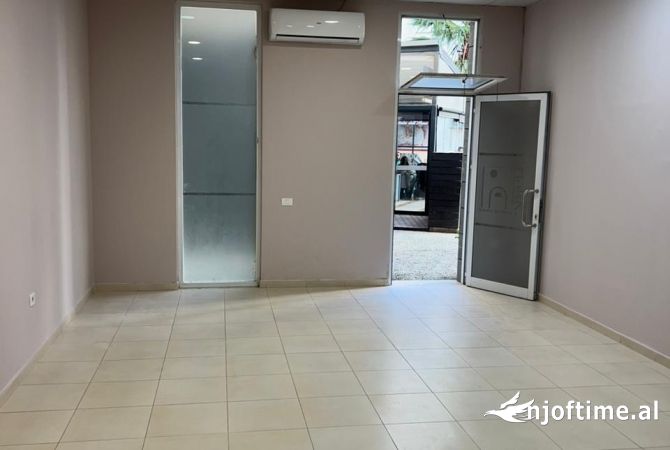 Ambient biznesi me qera 1+1 ne Tirane - 30,000 Leke
