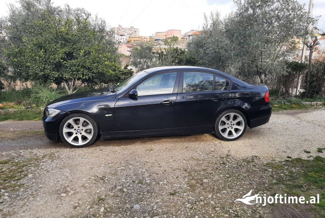 Makina ne shitje  ne Fier - 4,700 Euro